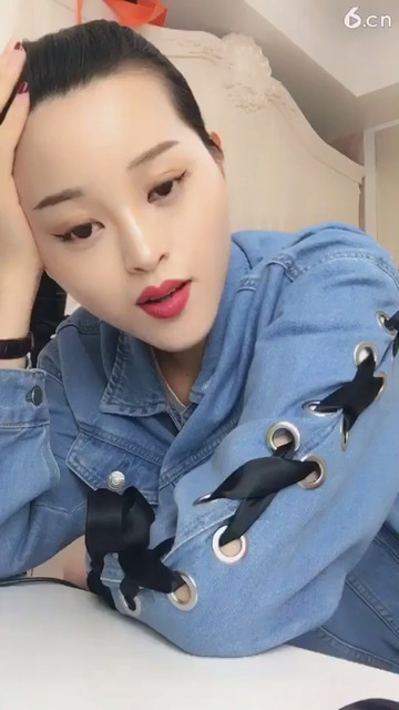 眼睛好大