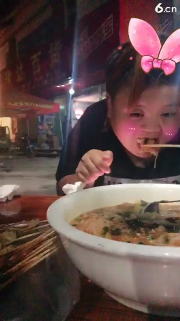 看胖妞吃饭好看😂