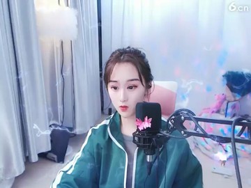 扎起头发更像FBB了