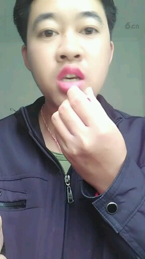 用了唇膏很好看