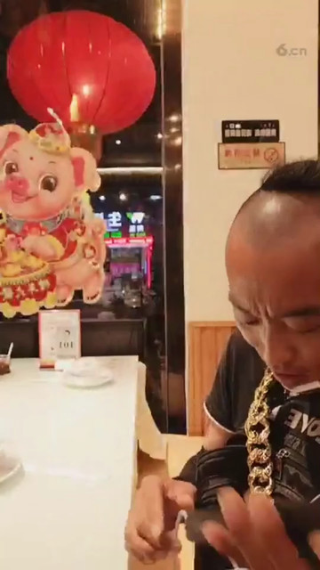 现在年轻人和老年人的想法不一样