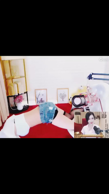 ，
