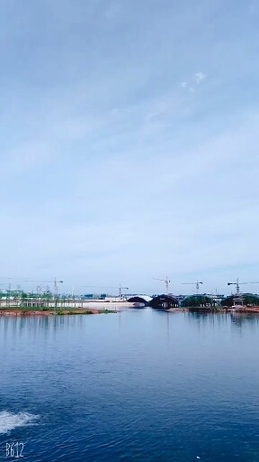 接图1..干枯的河变弯弯的河