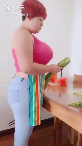 她的眼泪会唱歌