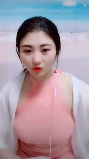 看看这个美女性感吗？