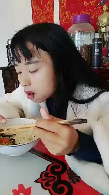 喜欢看教主吃饭😃🍚
