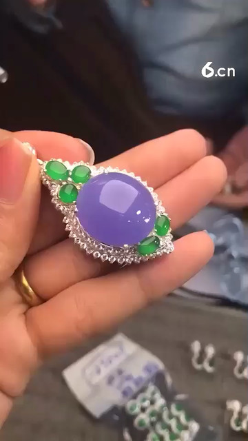 紫色的翡翠