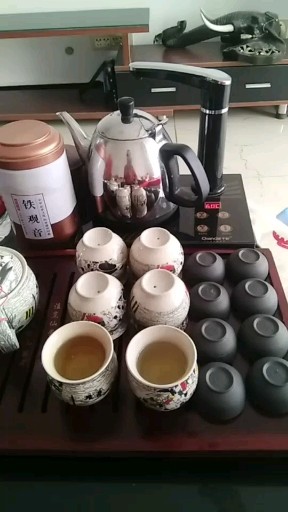 《回北京过初五》朋友品茶 聊天