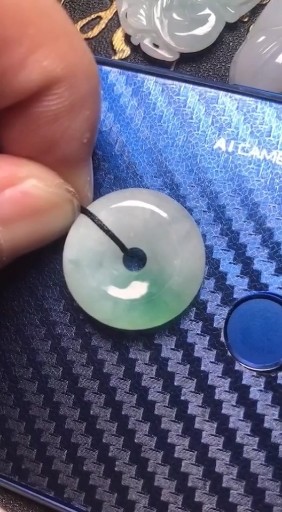 关注免费送翡翠