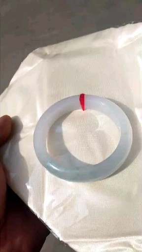 货源地一手翡翠，感兴趣翡翠的可