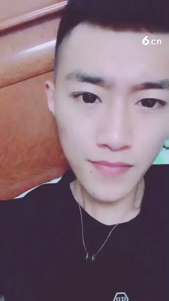 😂我那一眼严肃的样子