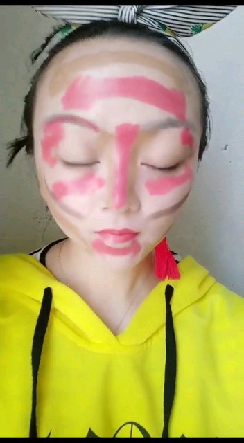 画个妆去见前任，前任见到。。。