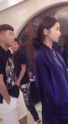 媳妇嗓子发炎了心疼一会回酒店