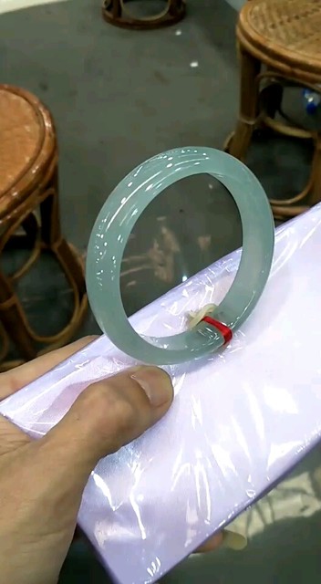 老坑糯冰蓝晴果冻翡翠手镯