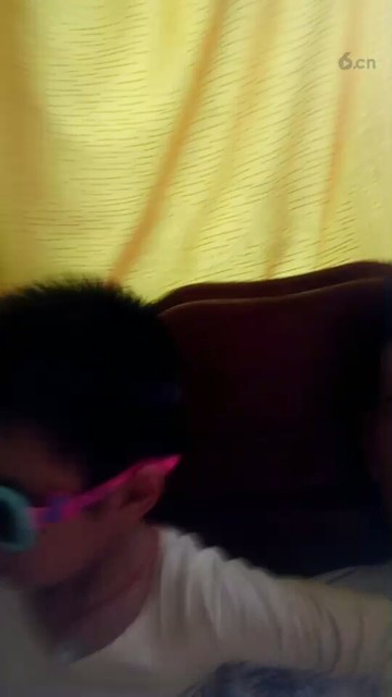哦