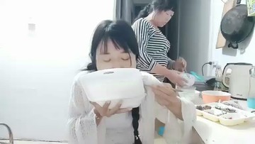 教主的妈妈😂第一次见