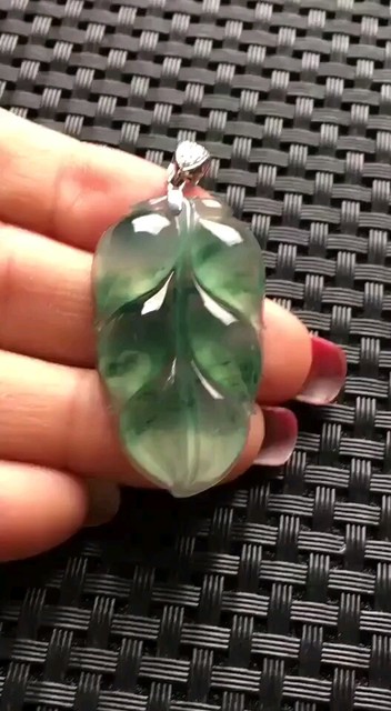 老坑冰种飘花金枝玉叶翡翠挂件