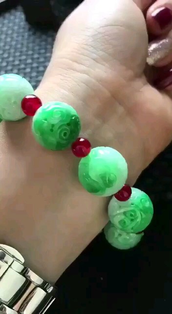 高糯化冰味阳绿翡翠手串