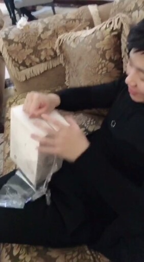 里面是我买的苹果8手机