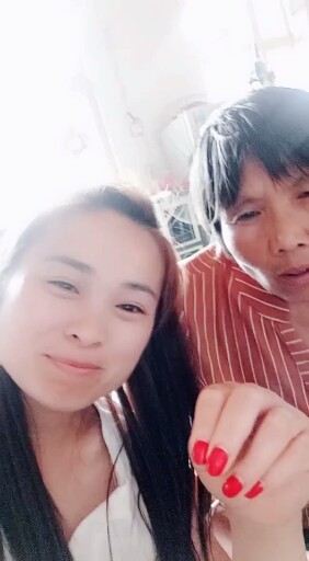我跟老妈长的像吗😊
