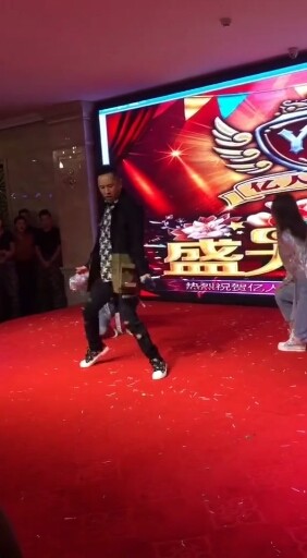给我两徒弟排练一下午，发芽原唱