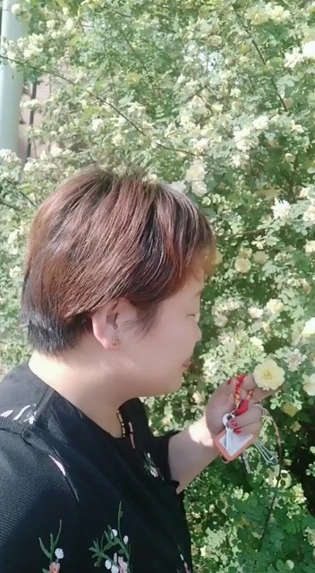 只有花香！