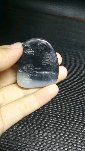 山水逸景 青花籽料