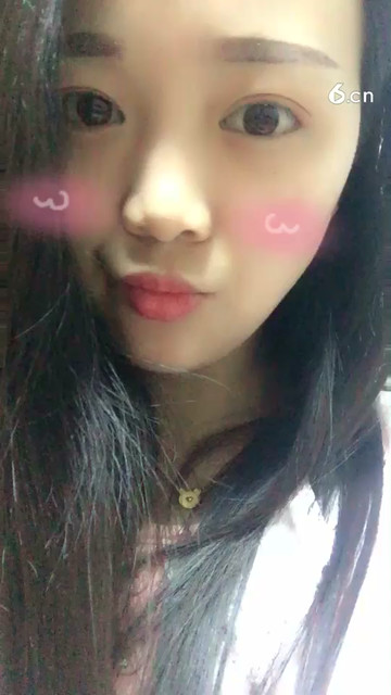 刚刚睡醒，臭美一个