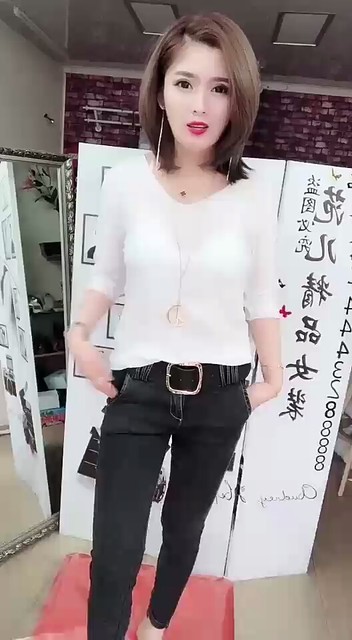 黑白两个颜色
