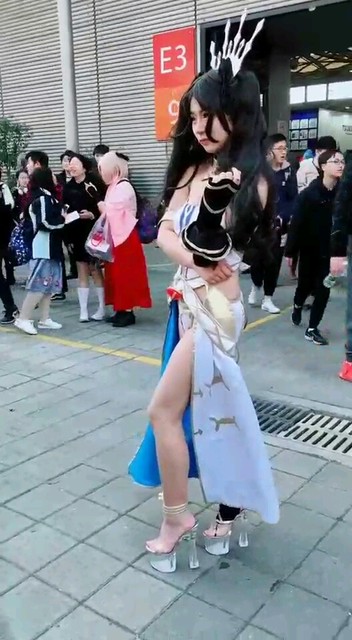 美不美，看大腿