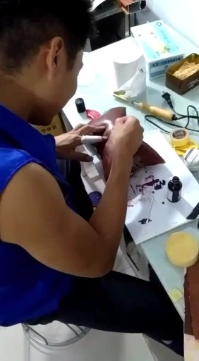 皮革重要还是你的手指重要