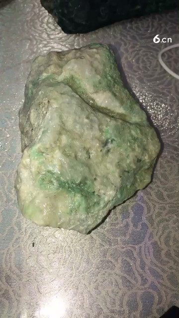木纳春带彩的