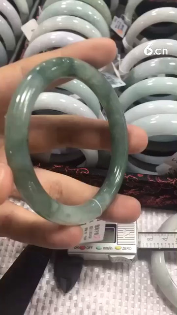 什么是翡翠圆镯