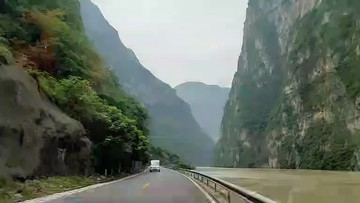凉山渡河