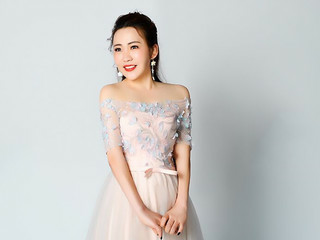 静心看美女的主播照片