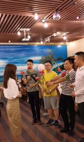 相亲现场竞争非常激烈~这个霸气