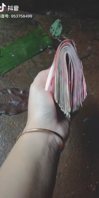 借五年了今天说不在是朋友了伤心