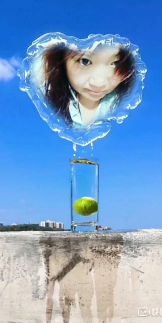 咋从水杯里跑出来啦
