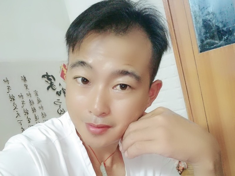 晓蜂(承蒙厚爱）的主播海报