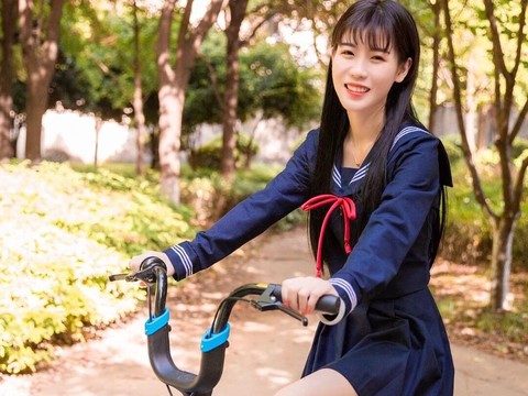 兔兔比海报