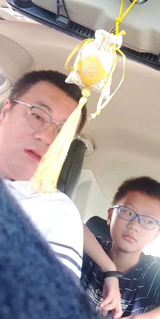 刚刚准备开车传来了小孩的哭声