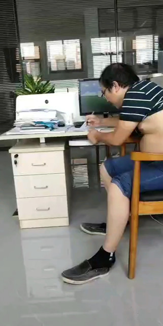 跟这种很随意的领导一起工作不错
