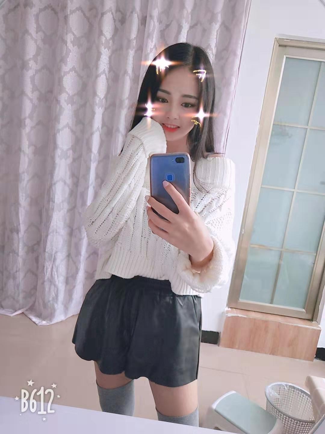 弯弯生病休息的主播照片