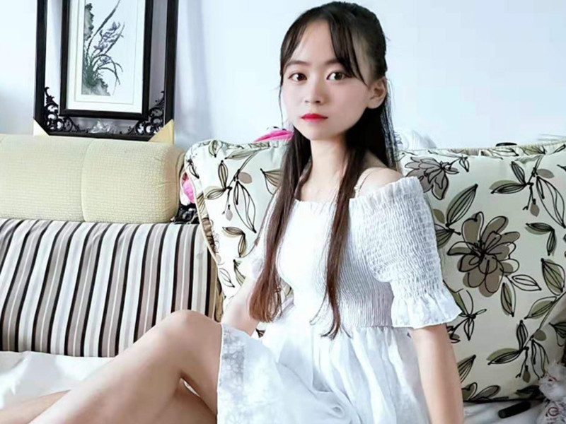 小寻妹的主播海报