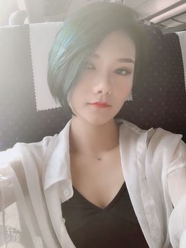 子陌爱笑主播照片