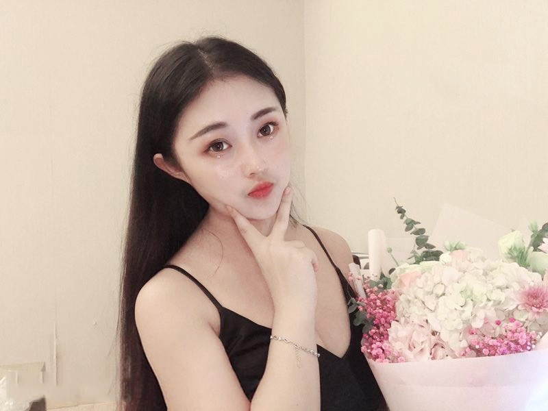 你好，嗯哼！的主播海报