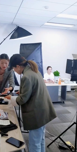 一会就卖完，今天早收工，开心