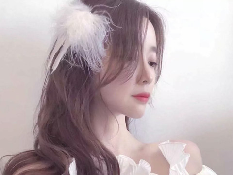 小小🌙海报