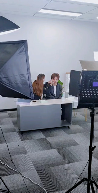 今天直播的小姐姐小哥哥颜值真高