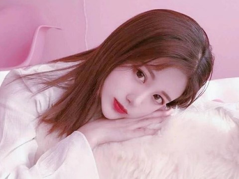 奶糖🍒海报